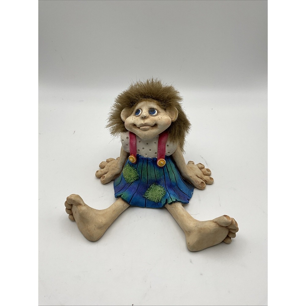 GIRL TROLL FIGURINE NORWAY CANDY DESIGN SITTING BIG HANDS & FEET